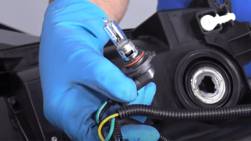 how to replace 2014 silverado headlight bulb